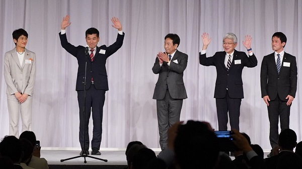 臨時党大会で新代表を選出